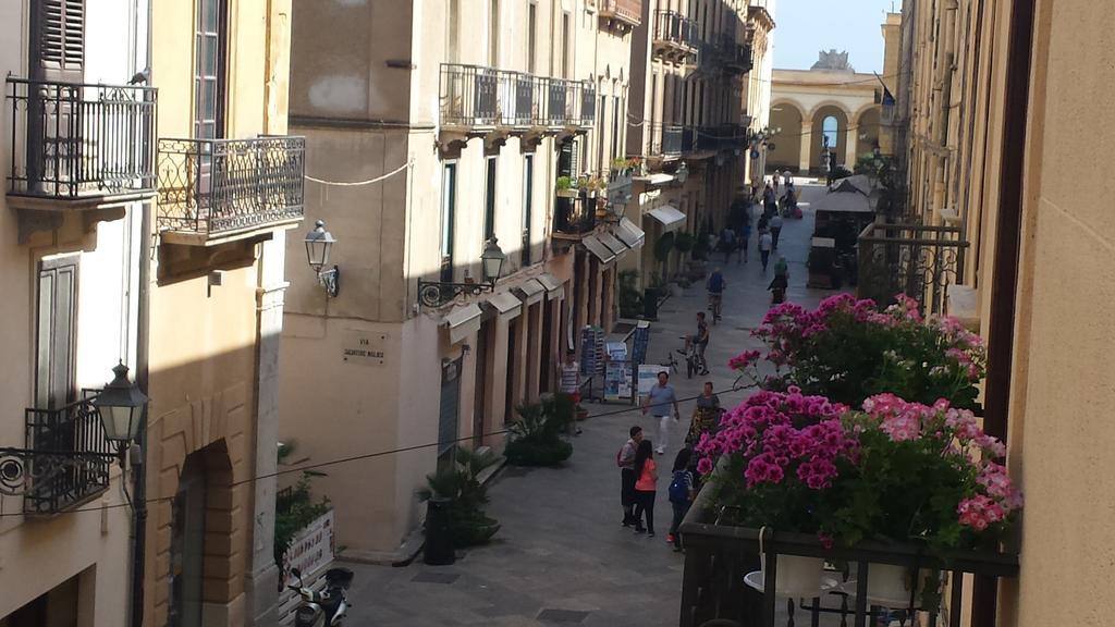 Arco Dell'orologio Frühstückspension Trapani